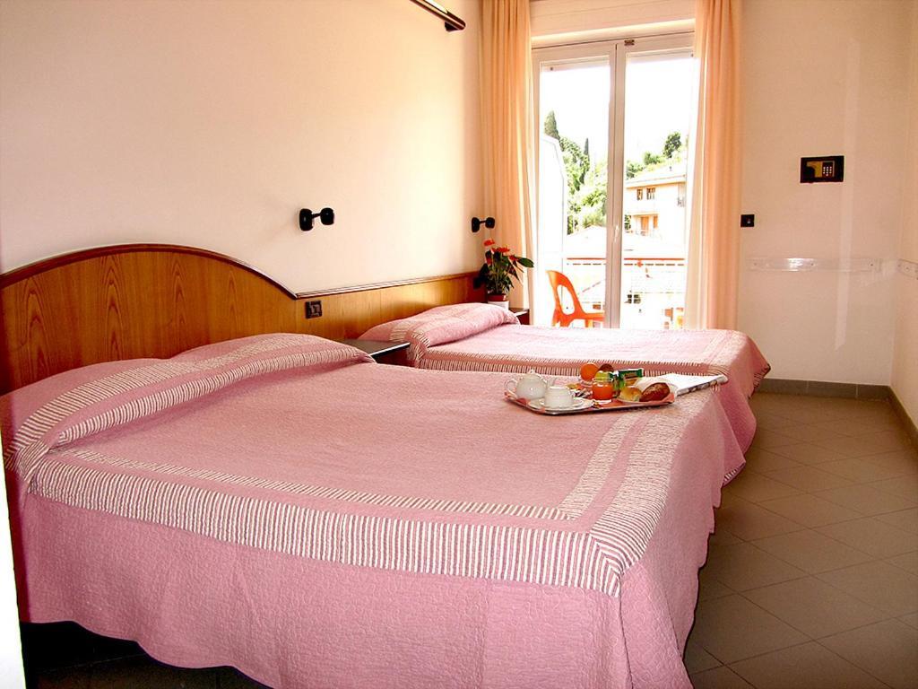 Hotel Adler Alassio Phòng bức ảnh