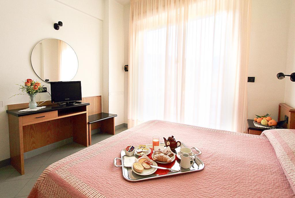 Hotel Adler Alassio Ngoại thất bức ảnh